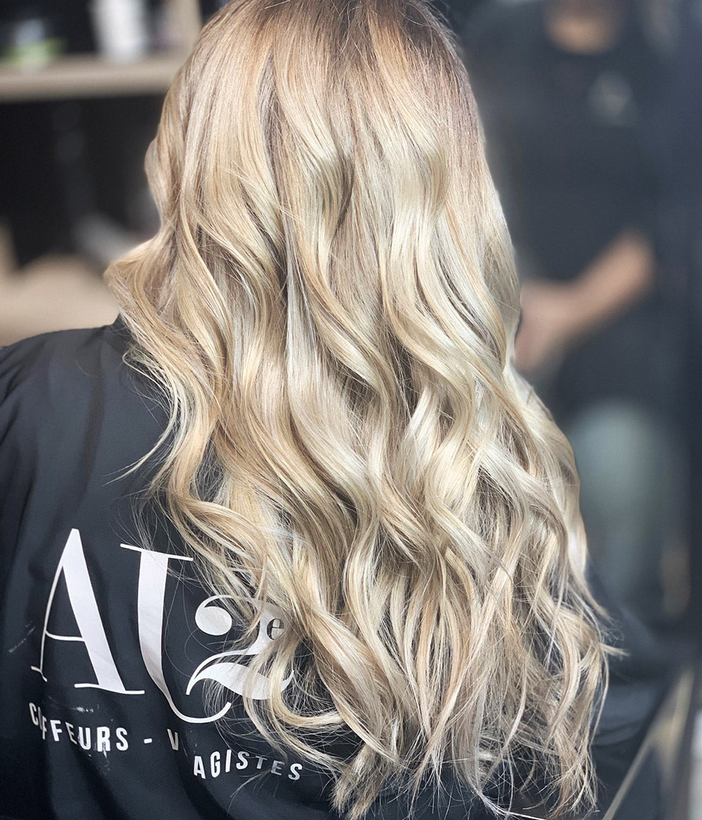 Cheveux blancs dissimulés dans un balayage