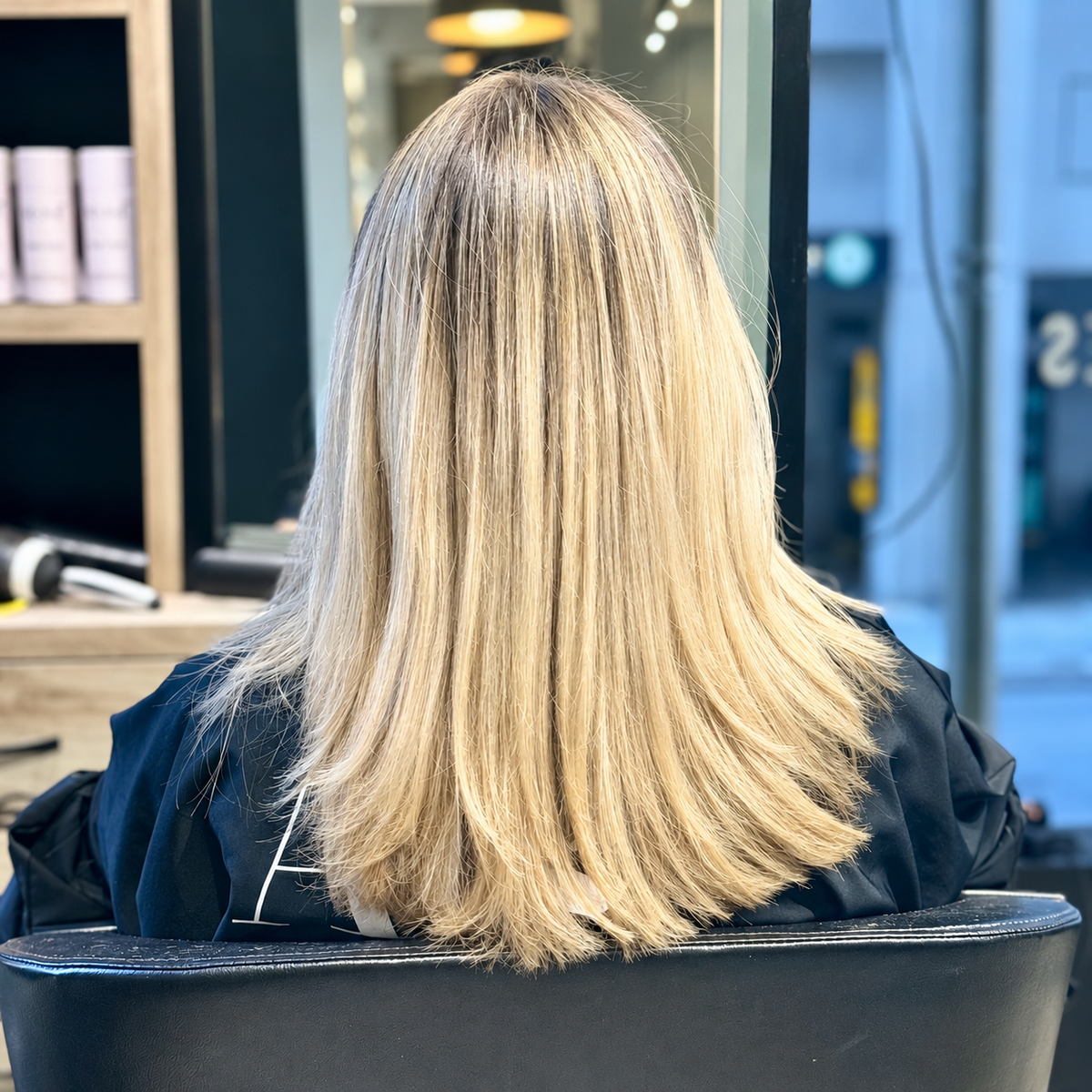 Mèches AirTouch sur cheveux blonds longs