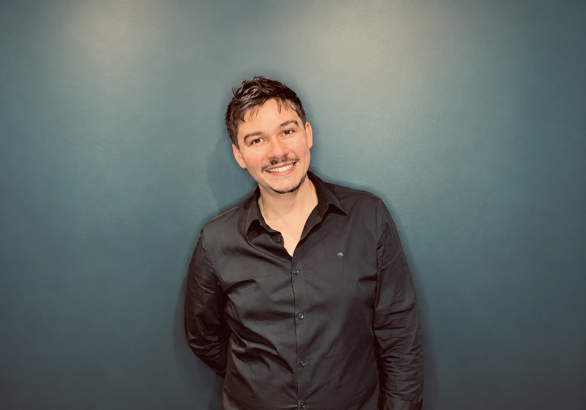 Léo Badoud, coiffeur visagiste et propriétaire du salon Au 2e