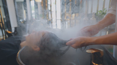 Soin du cuir chevelu au lavabo, rituel de head spa